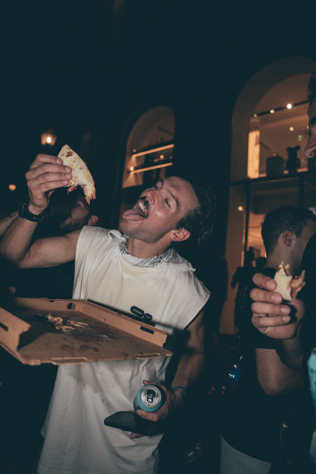 Post-run pizza celebration with the Runners of Florence community